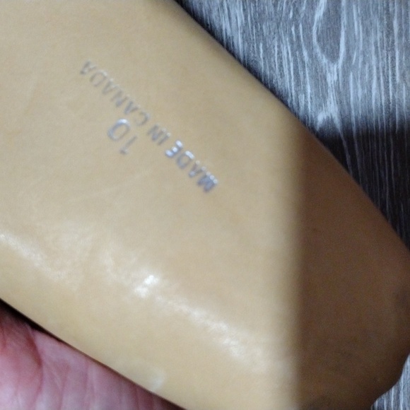 Tan leather slippers. NWOT. Size 10 - Picture 8 of 12